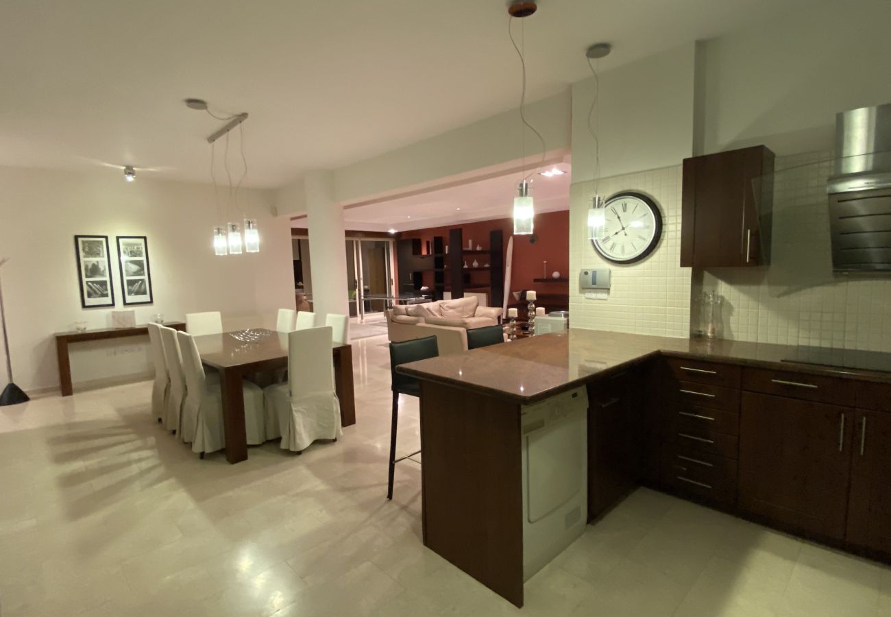 Open Plan Kitchen, Dining Area