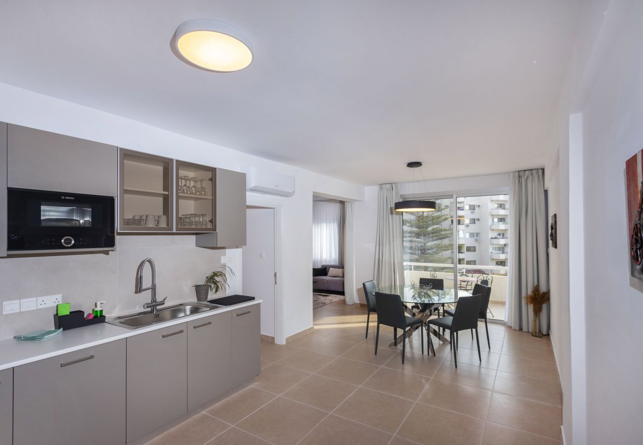 Open Plan Kitchen, Dining Area