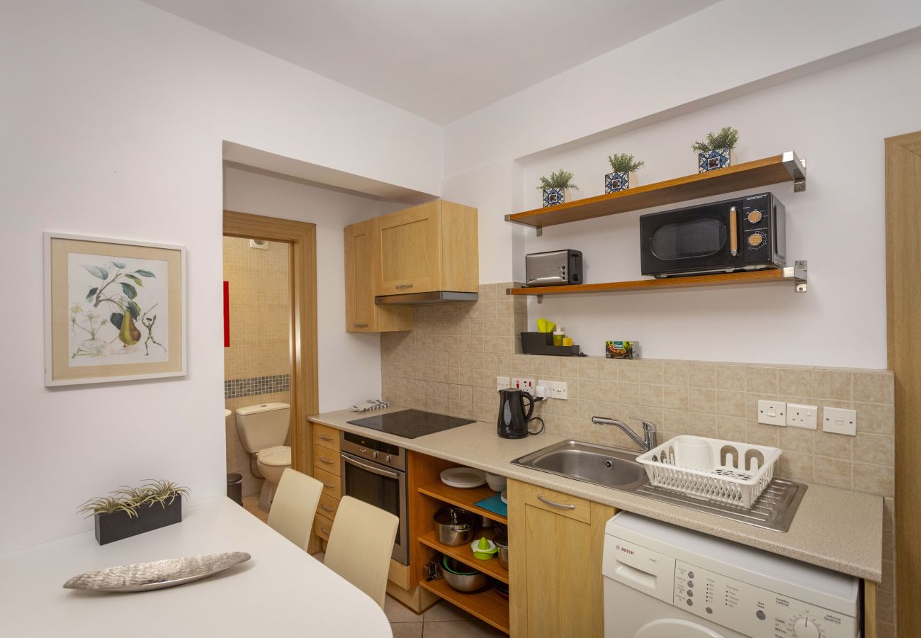 Fully Equipped Kitchen, Dining Room 