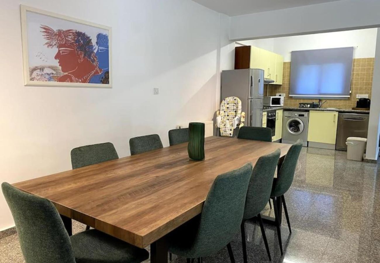 Open Plan Kitchen, Dining Area