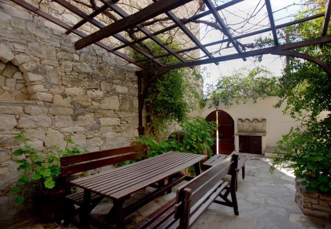 Country house in Dhoros - Old Olive Mill House Country house in Dhoros - Old Olive Mill House