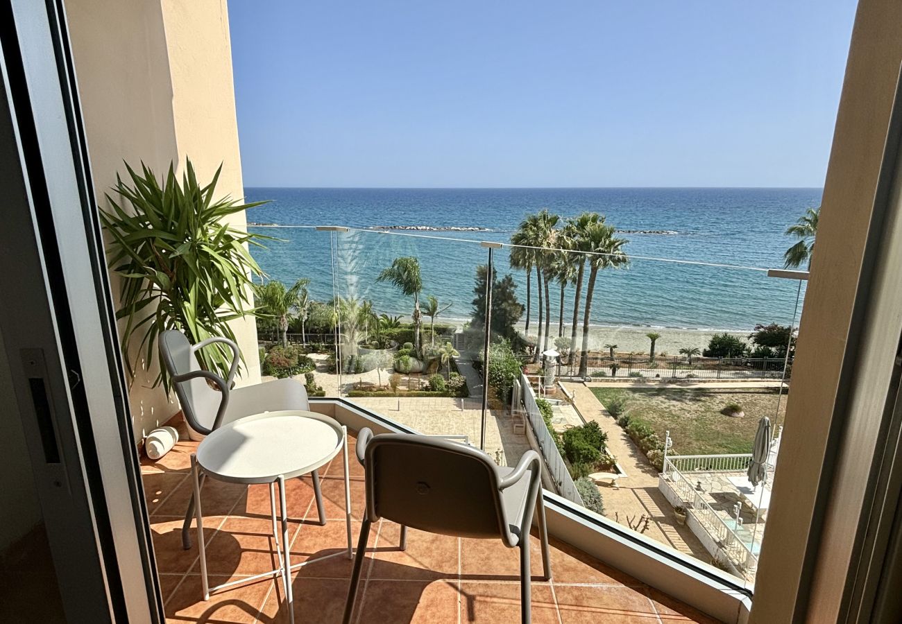 Apartment in Agios Tychonas - Helena Beach Apartment