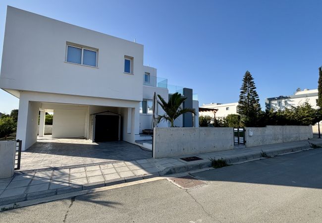 Villa in Pervolia - Sunrise Villa with Private Pool Villa in Pervolia - Sunrise Villa with Private Pool