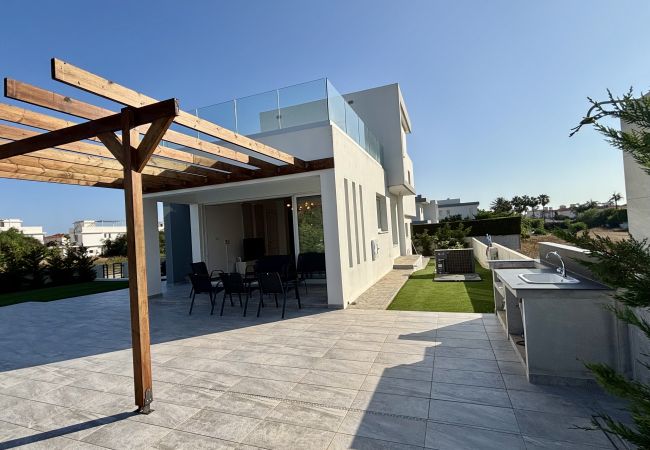 Villa in Pervolia - Sunrise Villa with Private Pool Villa in Pervolia - Sunrise Villa with Private Pool