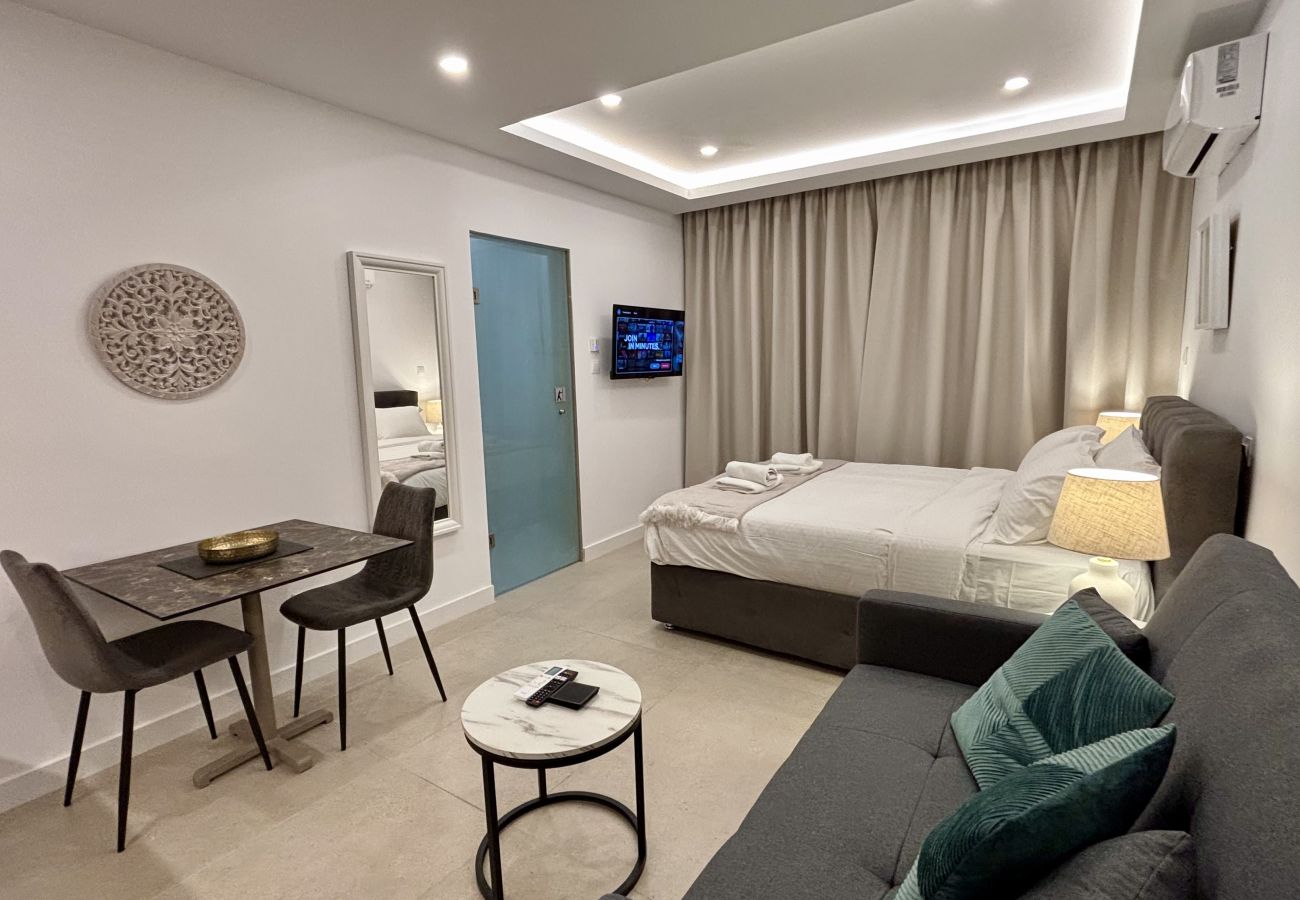 Studio in Agios Tychonas - White Arches Studio Suite