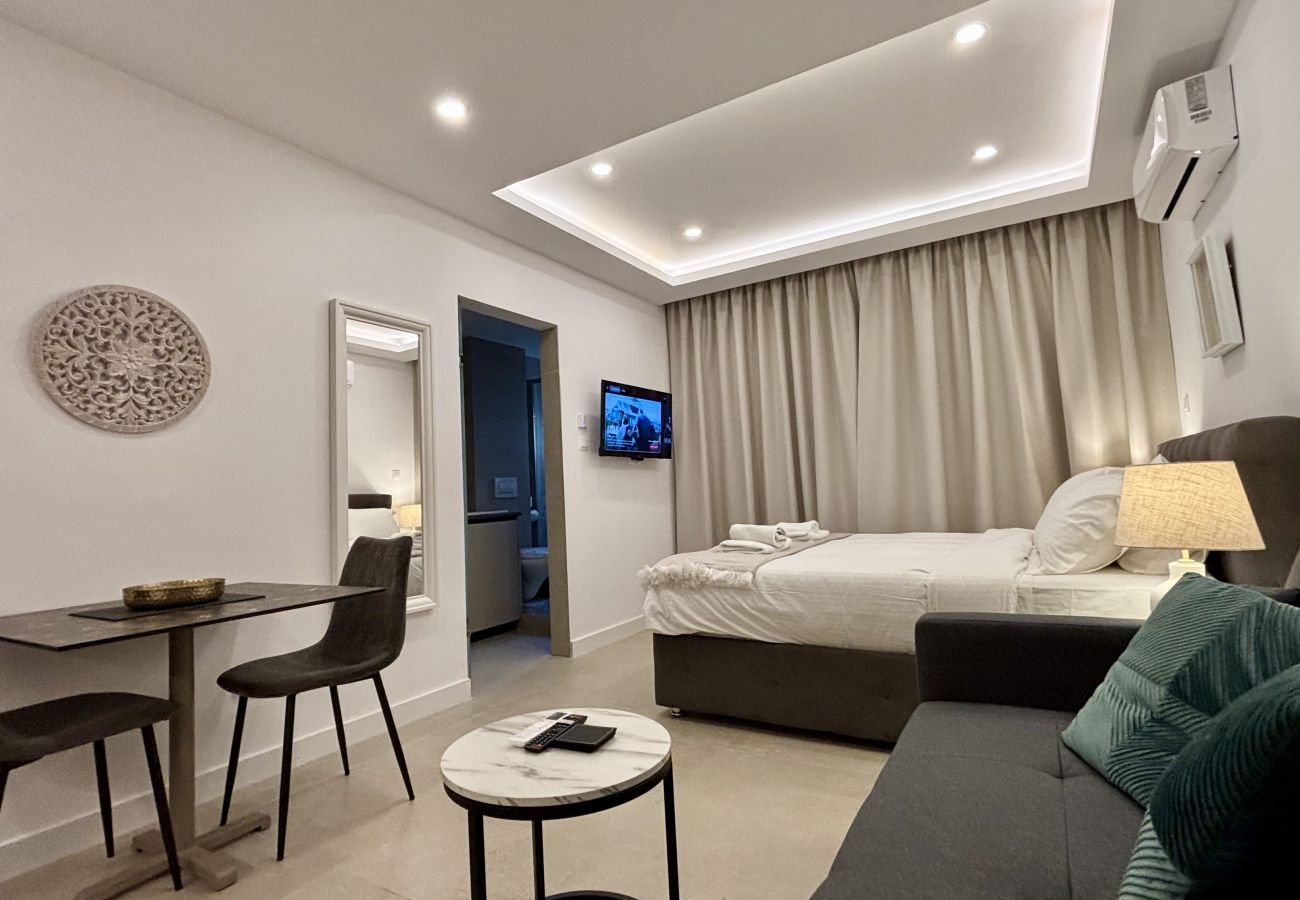 Studio in Agios Tychonas - White Arches Studio Suite